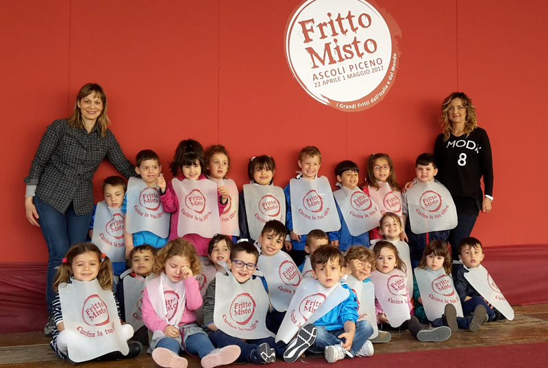 Foto Gruppo Infanzia Garibaldi Sez E - Laboratorio "Cucina la tua oliva" - 2017