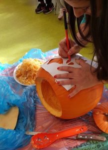 Halloween 2019_Infanzia Garibaldi_Preparazione zucca_Sez C_1